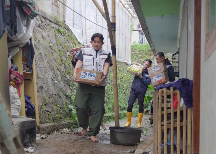 Tanggap Bencana Longsor Cisarua Kabupaten Bandung, BRI Peduli Salurkan Bantuan Bagi Warga Terdampak