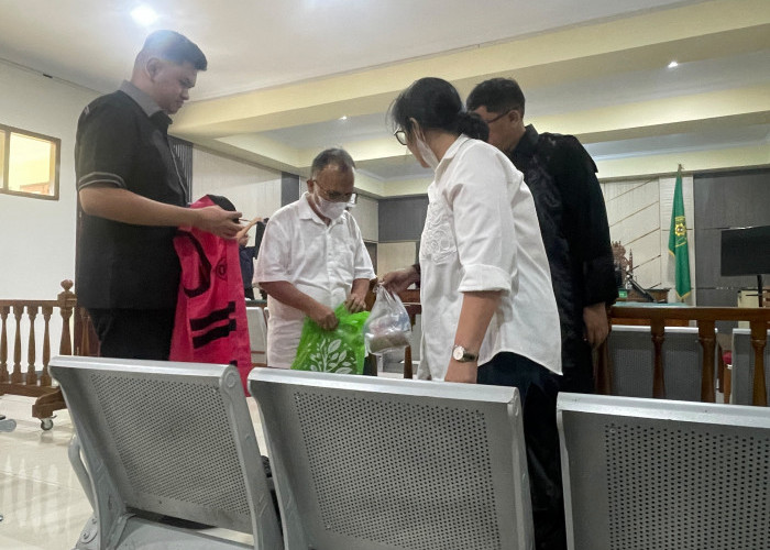 Sampaikan Eksepsi, Terdakwa  Korupsi Pelabuhan Ujung Jabung Minta Dibebaskan