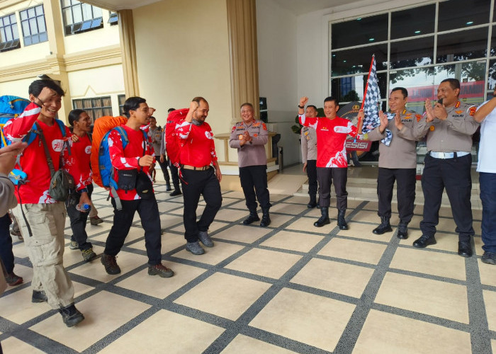Ekspedisi Merah Putih Atap Sumatera Dimulai, Kapolda Jambi: Hargai Alam di Kerinci