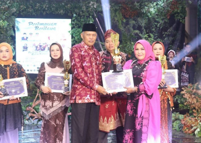 Semarak Lomba Kreasi Batik Lokal dan Lagu Daerah Kader DWP, Wawako Azhar Dorong Pelestarian Budaya