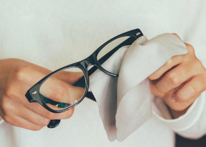Tips Menjaga Kebersihan Kacamata