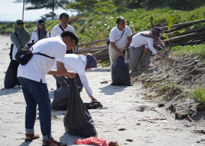 PLN UID S2JB Ajak Ratusan Simpatisan Gelar Aksi Coastal Clean Up di Peringatan Hari Lingkungan Hidup