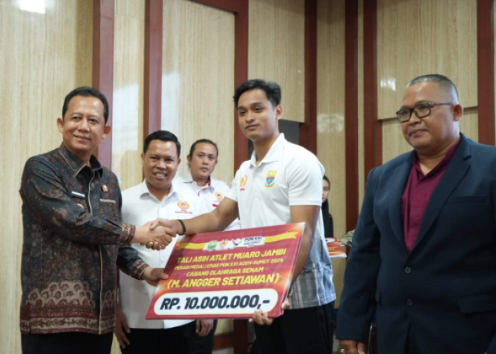 Bupati dan KONI Muaro Jambi Beri Tali Asih untuk Atlet Peraih Medali PON XXI