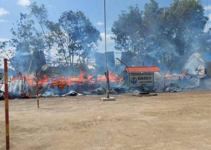 Ada Suara Ledakan, Ini Kronologis Kebakaran di SDN 105 di Desa Rantau Makmur Tanjab Timur