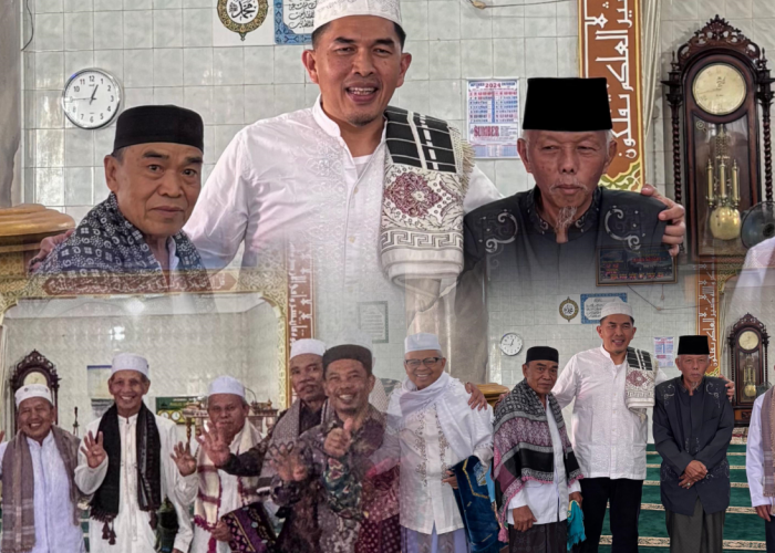 Dokter Deri Shalat Jumat di Masjid Baitul Ihsan, Warga Sambut dengan Salam Empat Jari