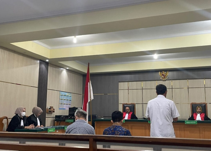 Bacakan Pembelaan, Tiga Terdakwa Kasus Korupsi PDAM Tirta Mayang Menangis Tersedu Minta Dibebaskan