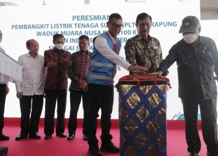 Jelang KTT G20, Menko Luhut Resmikan PLTS Terapung Milik PLN di Nusa Dua Bali