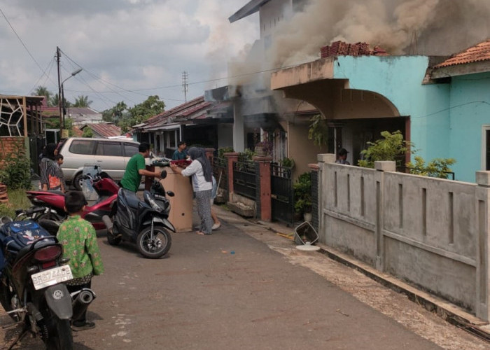 Kebakaran Rumah di Mayang Mangurai Kota Jambi, Pemilik Alami Luka Bakar