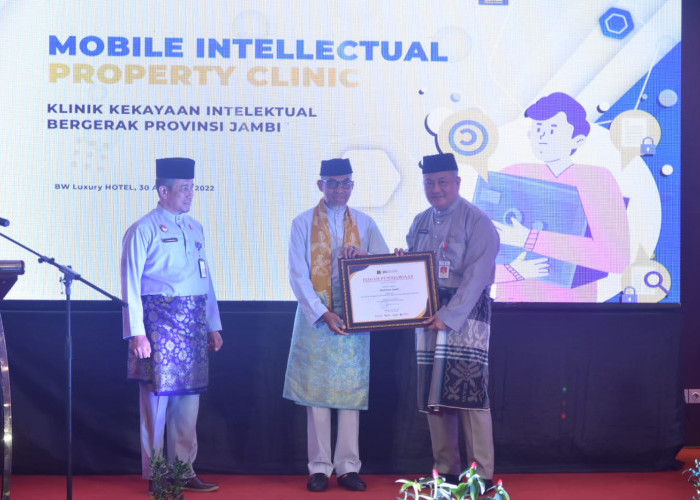 Dirjen Kekayaan Intelektual Ganjar Penghargaan Kepada Wali Kota Jambi Syarif Fasha