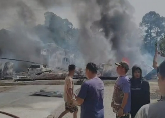 Ruko dan Garasi Mantan Kades di Merangin Kebakaran, 4 Unit Mobil Termasuk Pajero Hangus Terbakar