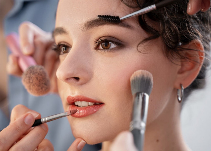 5 Tips Mencegah Makeup Cakey dan Terlihat Lebih Flawless