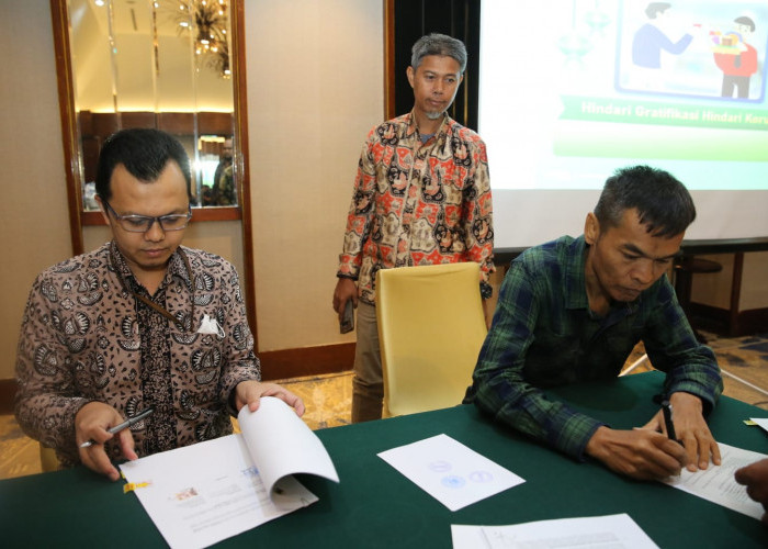 Tiga KUD Mitra Asian Agri di Jambi Tandatangani Perjanjian Kerja Sama Peremajaan Sawit Rakyat
