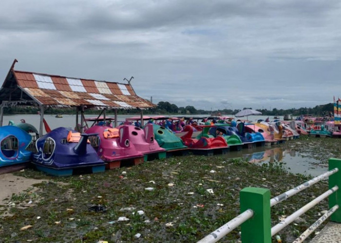 Hujan Semalaman, Kawasan Wisata Danau Sipin Kota Jambi Kotor, Dipenuhi Sampah dan Tanaman