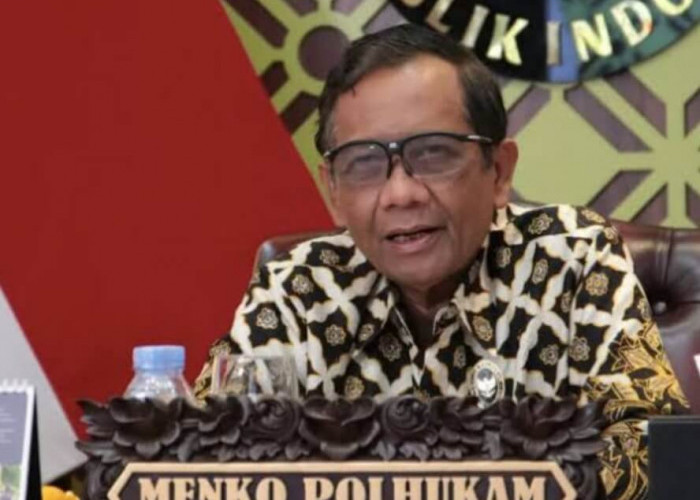 Presiden Jokowi Tunjuk Mahfud MD Sebagai Plt Menkominfo