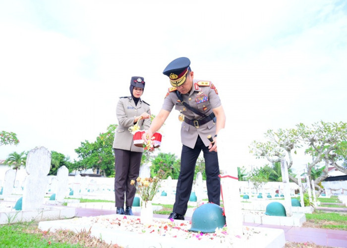 Hari Bhayangkara ke-79, Kapolda Jambi Pimpin Ziarah di TMP Satria Bhakti