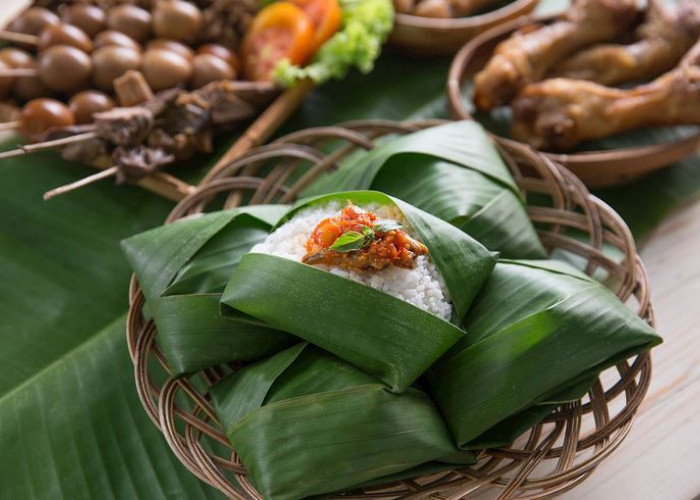 Bukan Karena Ada Kucingnya, Ini Alasan Nasi Bungkus di Angkringan Disebut Nasi Kucing