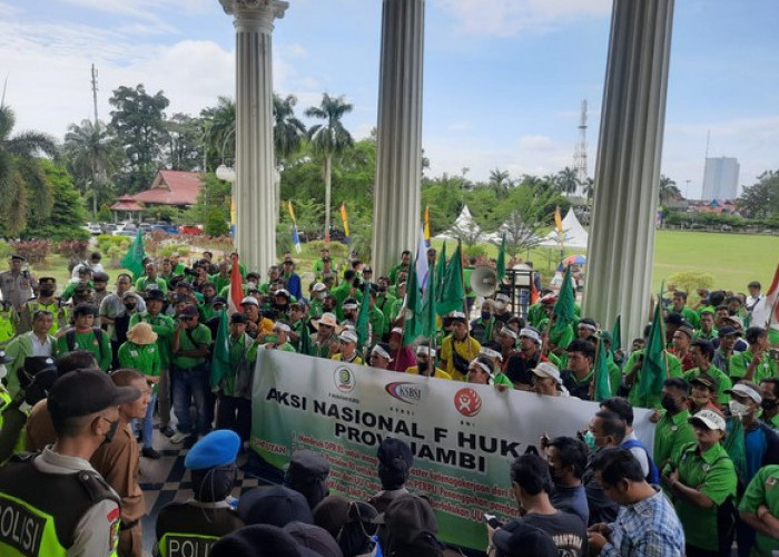 Ratusan Massa KSBSI Provinsi Jambi Geruduk Kantor Gubernur, Minta Pemerintah Perhatikan Kesejahteraan Buruh