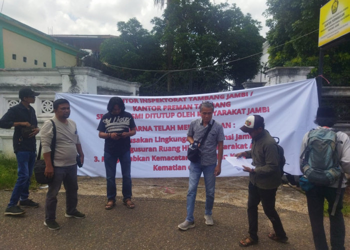 Aksi di Kantor Inspektorat Tambang Jambi, Perkumpulan Hijau: Kantor Preman Tambang Resmi Ditutup