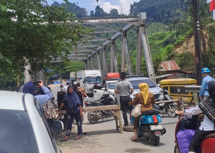 Dimediasi Polres Kerinci, Lalu Lintas Kerinci-Bangko Kini Normal, Pasca Warga Muara Emat Blokir Jalan Nasional