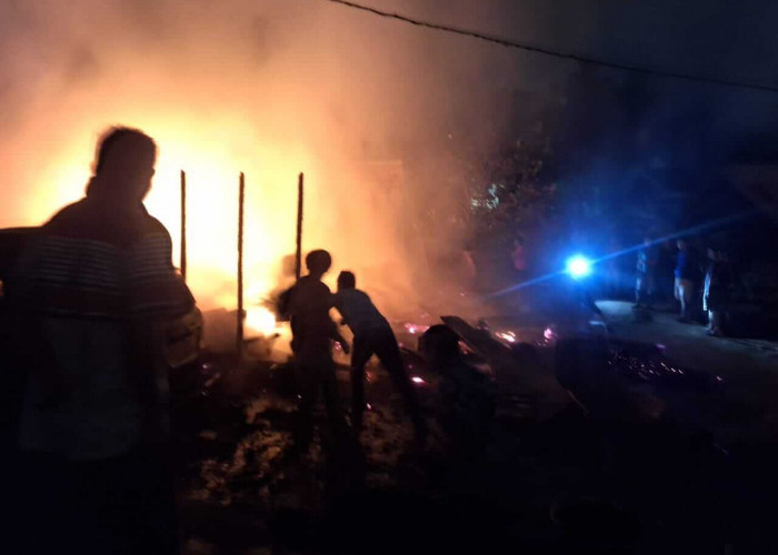 Diduga Arus Pendek Listrik, 1 Rumah Warga Batang Merangin Terbakar
