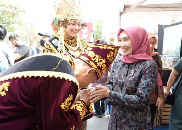 Ketua TP PKK Kabupaten Muaro Jambi Hadiri Pameran 'Sehari Bersama Jambi' di Mall Sarinah Thamrin Jakarta