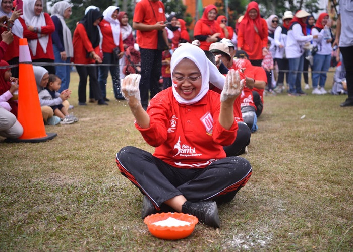 Pj Wali Kota Jambi Ikut Lomba 'Semarak Merah Putih' di Balaikota