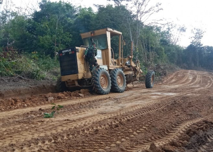 Pembukaan Jalan oleh Satgas TMMD ke-121 Kodim 0415/Jambi di Desa Suka Maju Sudah 60 Persen