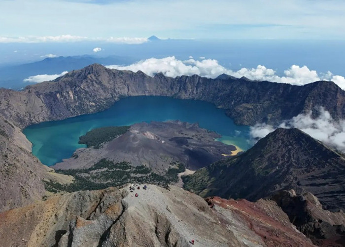 Mulai 3 November! Ini Tarif Baru untuk Pendakian Gunung Rinjani 