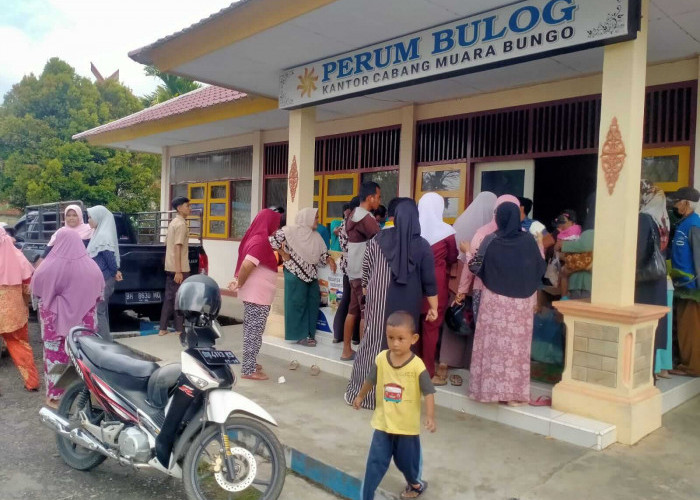 Operasi Pasar Beras Murah di Kabupaten Bungo Diserbu Warga