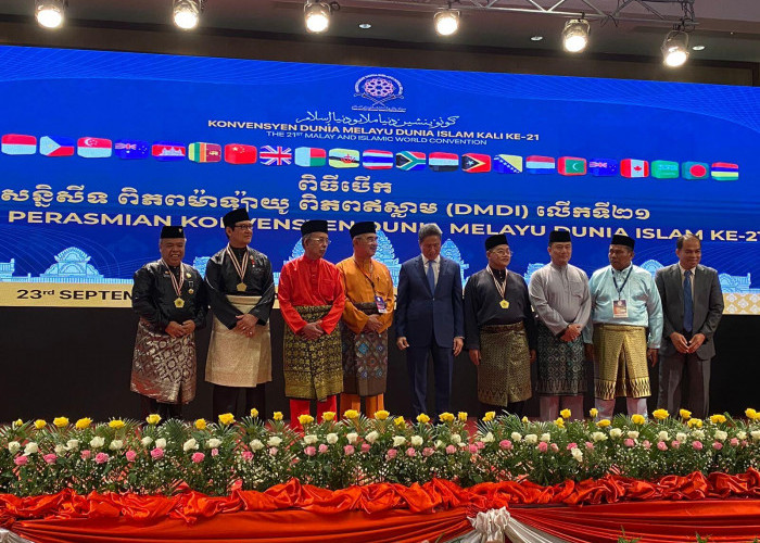 Selamat !! Gubernur Jambi Al Haris Terima Penghargaan di Konvensi Dunia Melayu Dunia Islam di Kamboja 