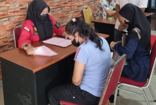 Penyidik Polresta Jambi Limpahkan Ibu Tiri Tersangka Penganiayaan Anaknya  ke Kejari Jambi