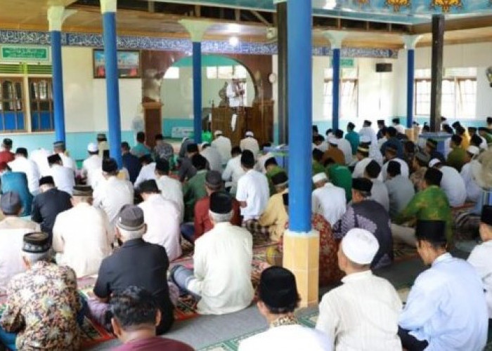 Anwar Sadat Laksanakan Safari Jumat di Masjid Raya Nurul Salaf Sungai Gebar