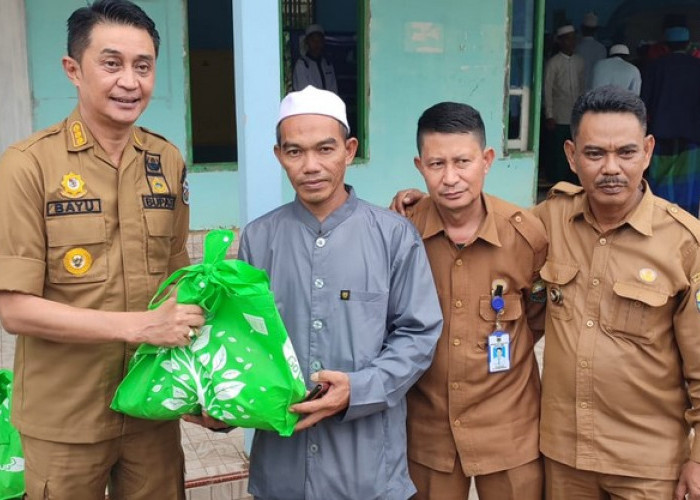 Datang ke Ponpes Al-amin Tanjung Katung, Pj Bupati Bachyuni Berikan Bantuan Sembako