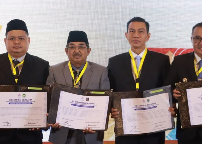 Bupati Tanjab Barat Anwar Sadat Teken Komitmen Meritokrasi ASN di Palembang