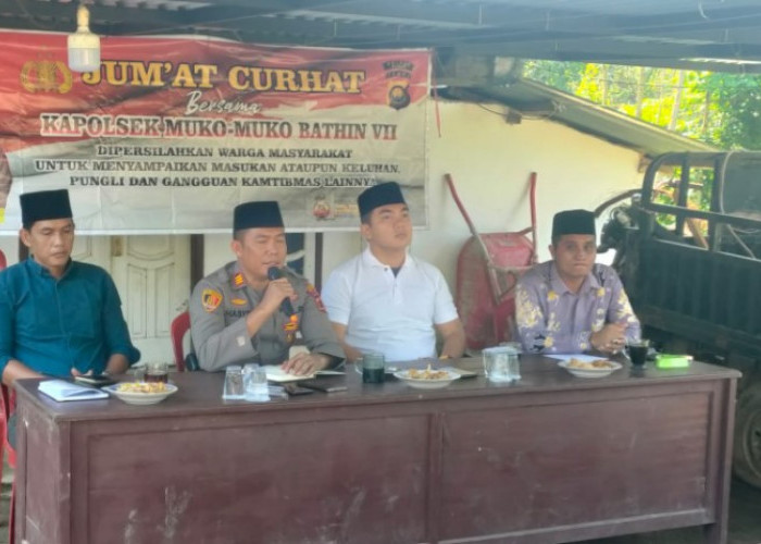 Jumat Curhat, Kapolsek Muko Muko Bathin VII Dengarkan Keluh Kesah Warga Dusun Tebat