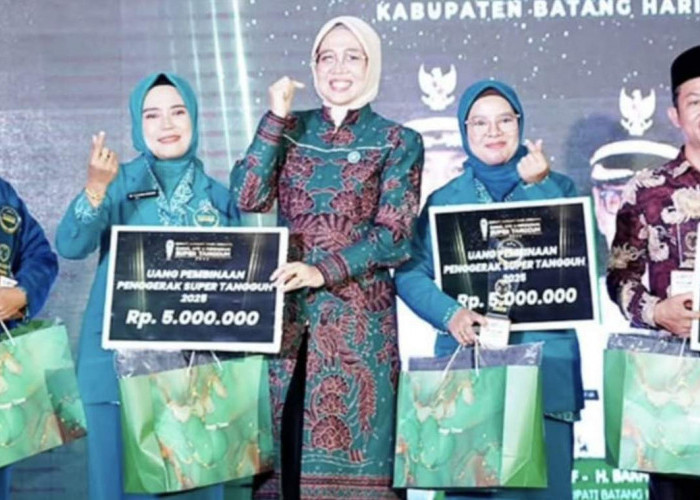 Bupati Batang Hari Award 2025: Zulva Fadhil Serahkan Trofi Sekaligus Semangat Ketangguhan