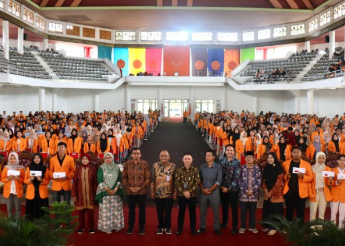 UNJA Serahkan Buku Tabungan KIP-K 2024 Untuk 1.288 Mahasiswa