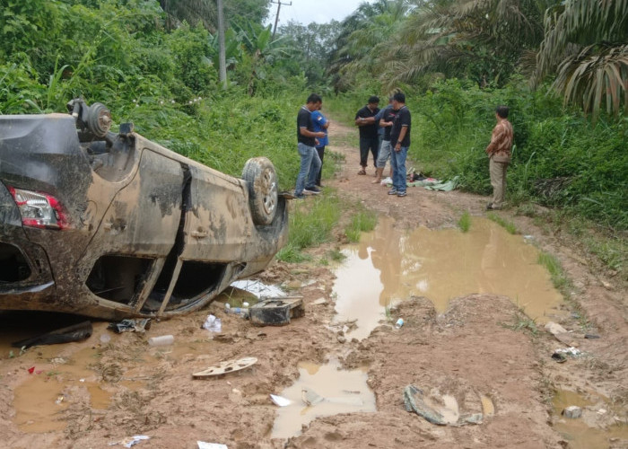 Mobil Brio Terbalik di Perbatasan Muaro Jambi-Batanghari, Pengemudi dan Penumpang Kabur, Ini Keterangan Polisi