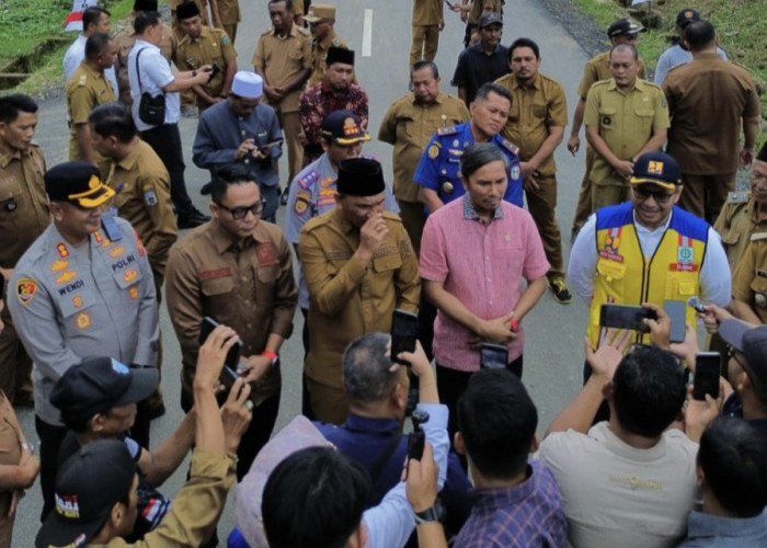 Akhirnya Terwujud! Edi Purwanto Resmikan Jalan Singkut 7, Akses 5 Desa Sarolangun Kini Terbuka Lebar
