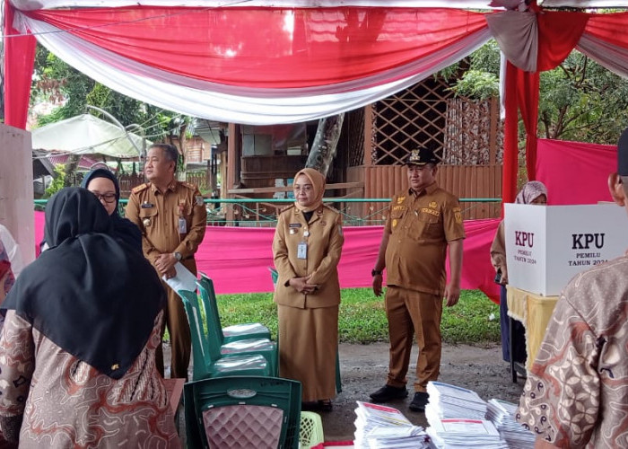 Pj Wali Kota Tinjau Langsung TPS untuk Pastikan Pemilu di Kota Jambi Berjalan Kondusif