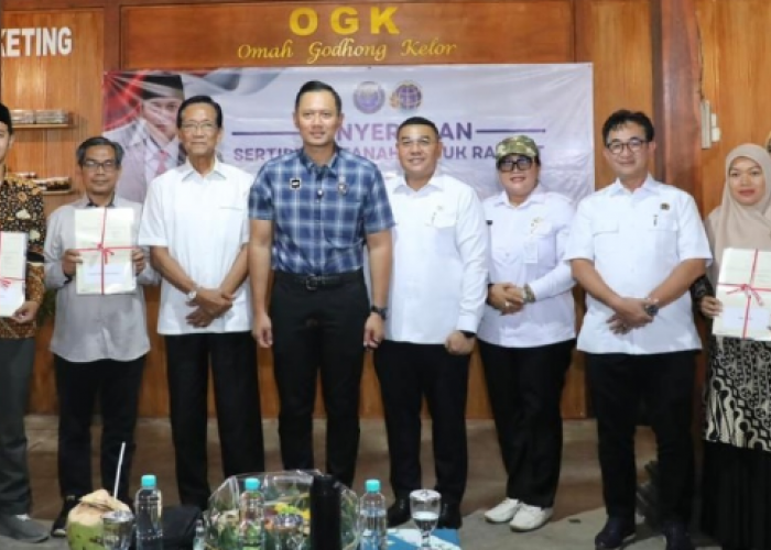 Dampingi Menko AHY Serahkan Sertipikat di Gunungkidul, Wamen Ossy: Ini Wujud Nyata Kolaborasi