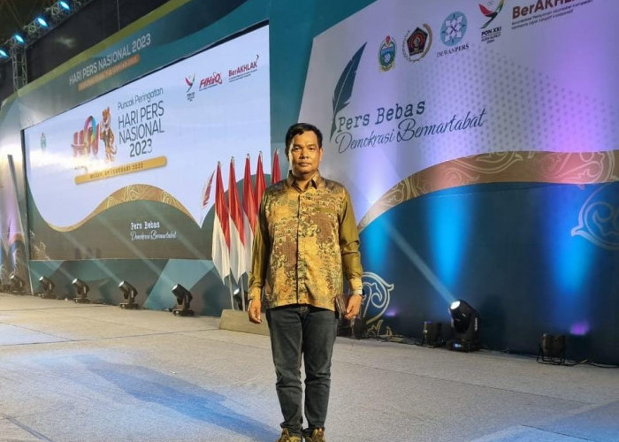 30 Tahun Jadi Wartawan Antarkan Ketua SMSI Jambi Mukhtadi Putranusa Terima Penghargaan 'Press Card Number One'