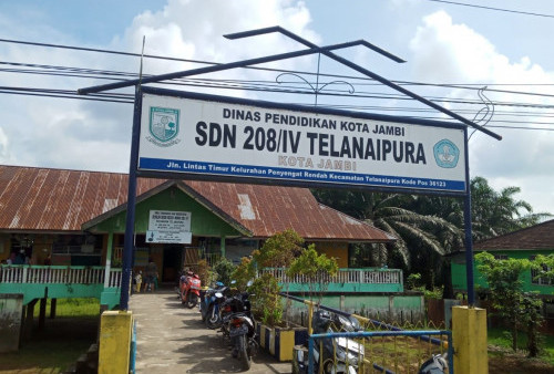 Miris! SDN 208 Kota Jambi Kurang Fasilitas, Upacara Pakai Lahan Warga..
