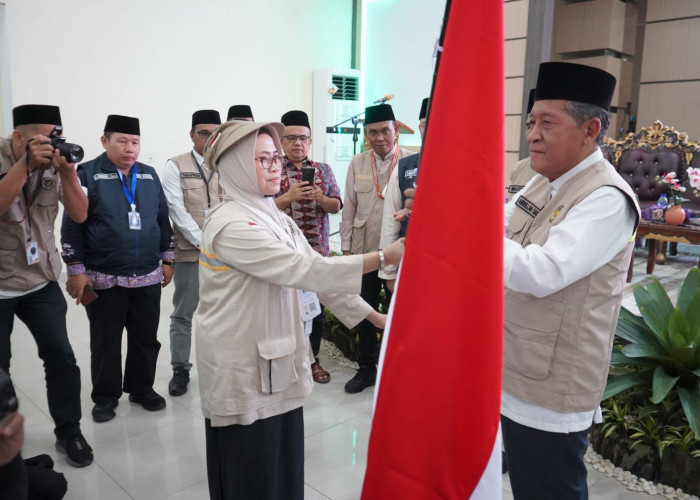 Wagub Abdulah Sani Lepas 44 Jamaah Haji Kloter 20 Jambi- Muaro Jambi 