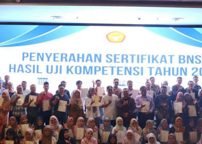 UNJA Serahkan Sertifikat BNSP kepada 355 Peserta Uji Kompetensi 2024