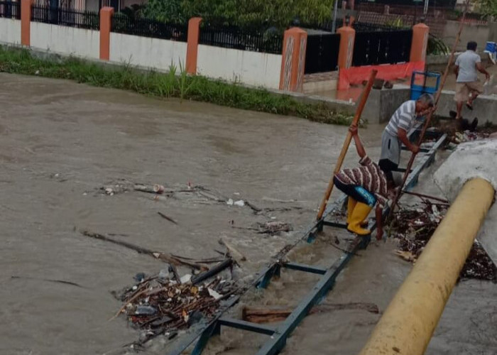 Pipa PDAM Hambat Saluran Air Sungai Batang Merao Kerinci, Jadi Salah Satu Penyebab Banjir 