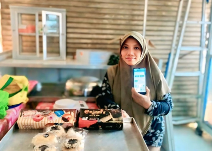 Bangkit dari Keterbatasan, Usaha Kue Tantiningsih Kini Topang Ekonomi Keluarga Berkat Sinergi Holding UMi
