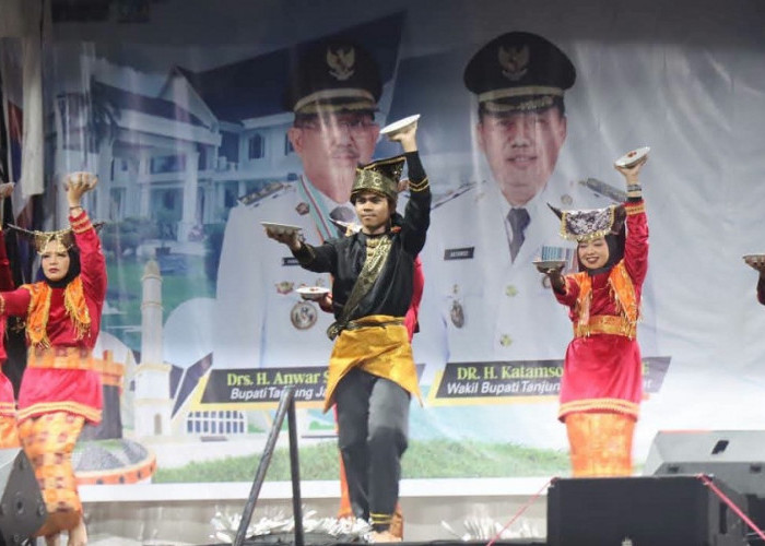 Seni Budaya Minang dan India Bersatu Meriahkan HUT RI ke-81 dan Hari Jadi Tanjab Barat ke-61