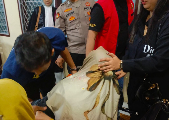 Orangtua Terdakwa 12 Kg Sabu Jatuh Pingsan Dengar Hakim Bacakan Putusan 19 Tahun Penjara 