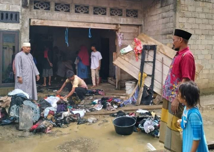 Kebakaran Hebat Menghanguskan 1 Unit Kios di Dusun Sungai Gambir Kabupaten Bungo 